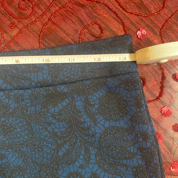 NWT Express Lace Print Asymmetrical Mini
Skirt Size 4 Black/ Blue - Picture 12 of 16